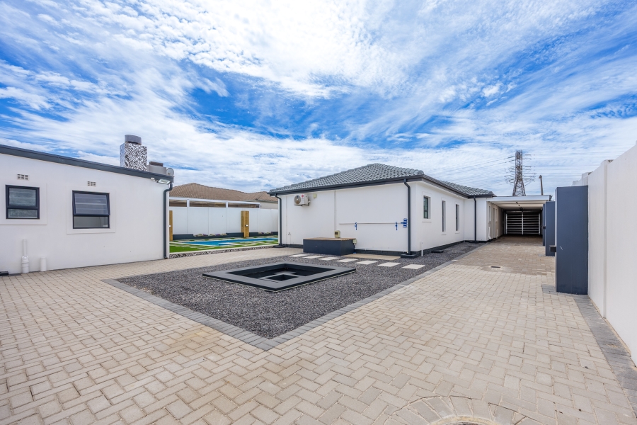 4 Bedroom Property for Sale in Haasendal Western Cape